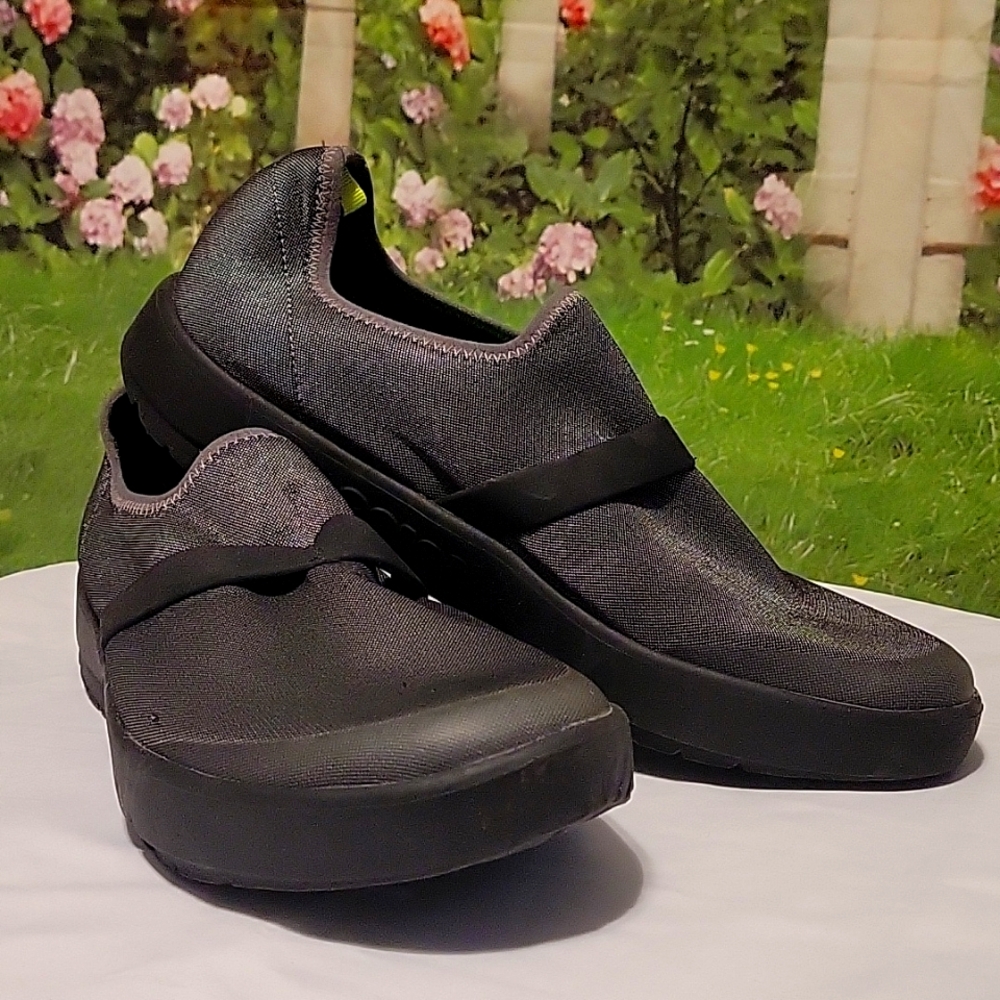 Oofos Oomg Low Shoe Womens 12 Recovery Slip-On Comfort Gray on Black
